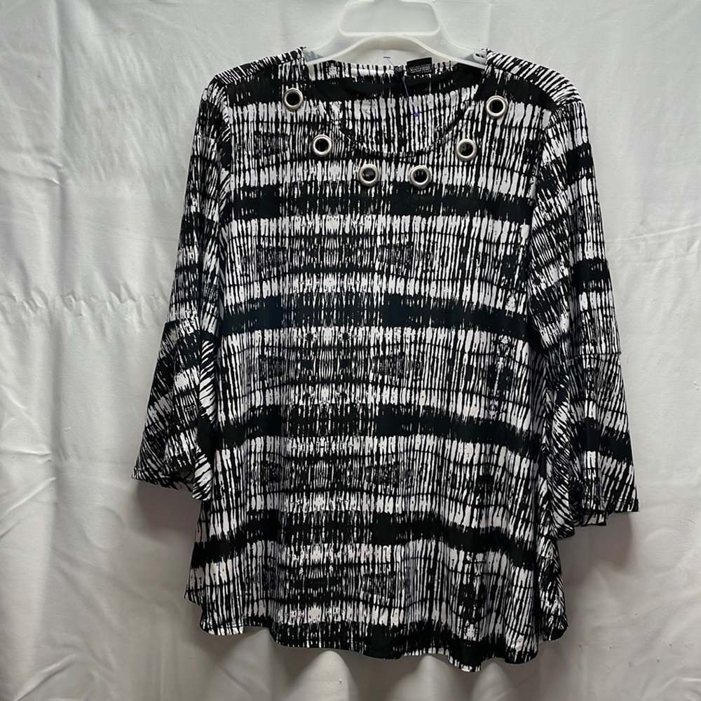 New direction PL black and white blouse with 3/4 bell bottom sleeves